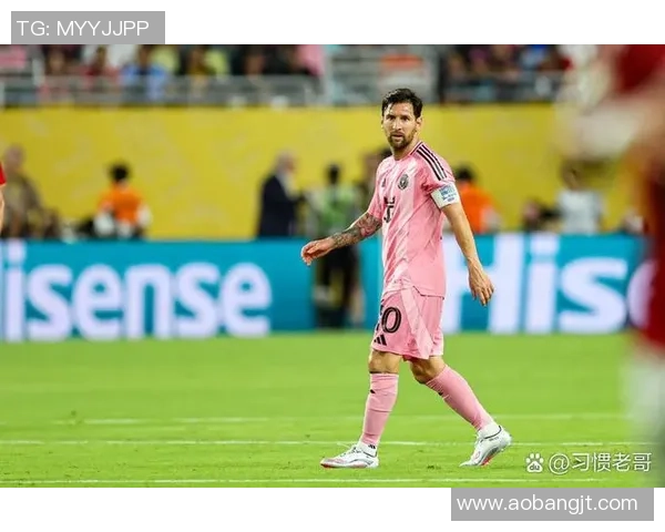 理发后变身足球明星的女孩展现独特魅力与自信风采