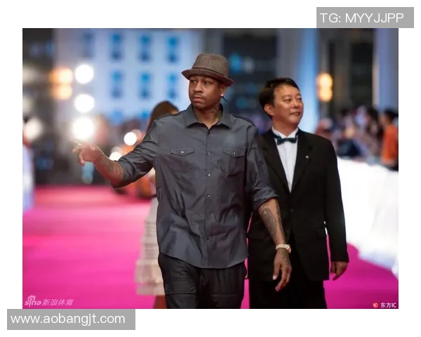 足球明星与周杰伦同框合影展现音乐与体育的完美融合